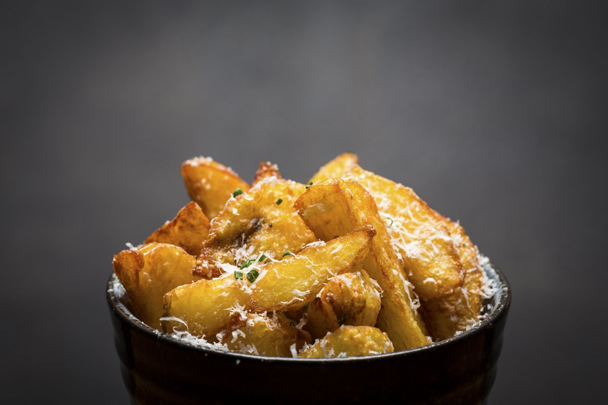 The perfect fry DOES exist! Our Manchego truffle fries are quite simply amazing if we do say so ourselves 😍There's only one way for you to find out.... #Fryday #Fridayfeeling
-
Give us a call on 0141 406 9880 to get booked in