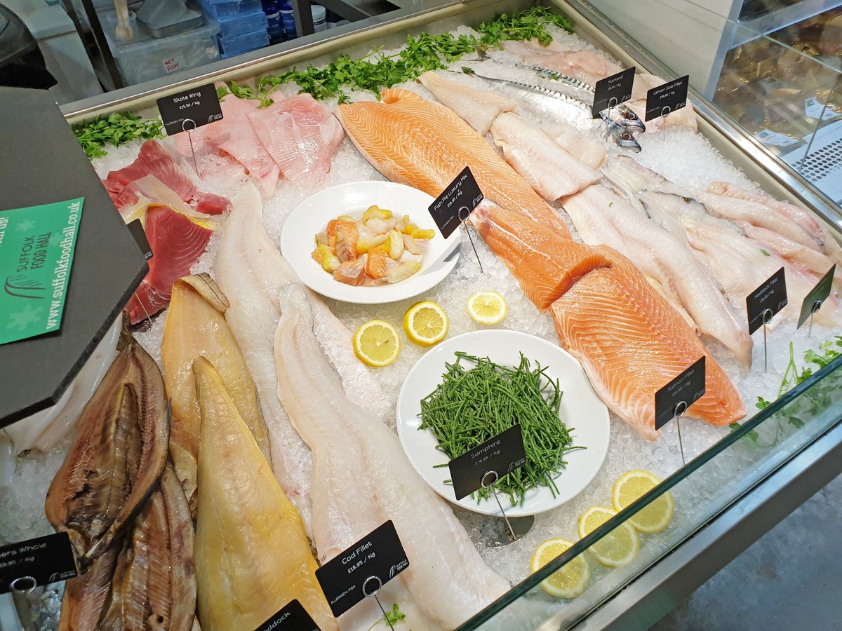 suffolkfoodhall's tweet image. #freshfishfriday The Fishmonger counter is open today and tomorrow, manned and full of fresh fish. If there's something you want but don't sea (get it, sea) please ask our member of staff and we can try and order it in for you :) You can also plaice (😜) Christmas orders too!