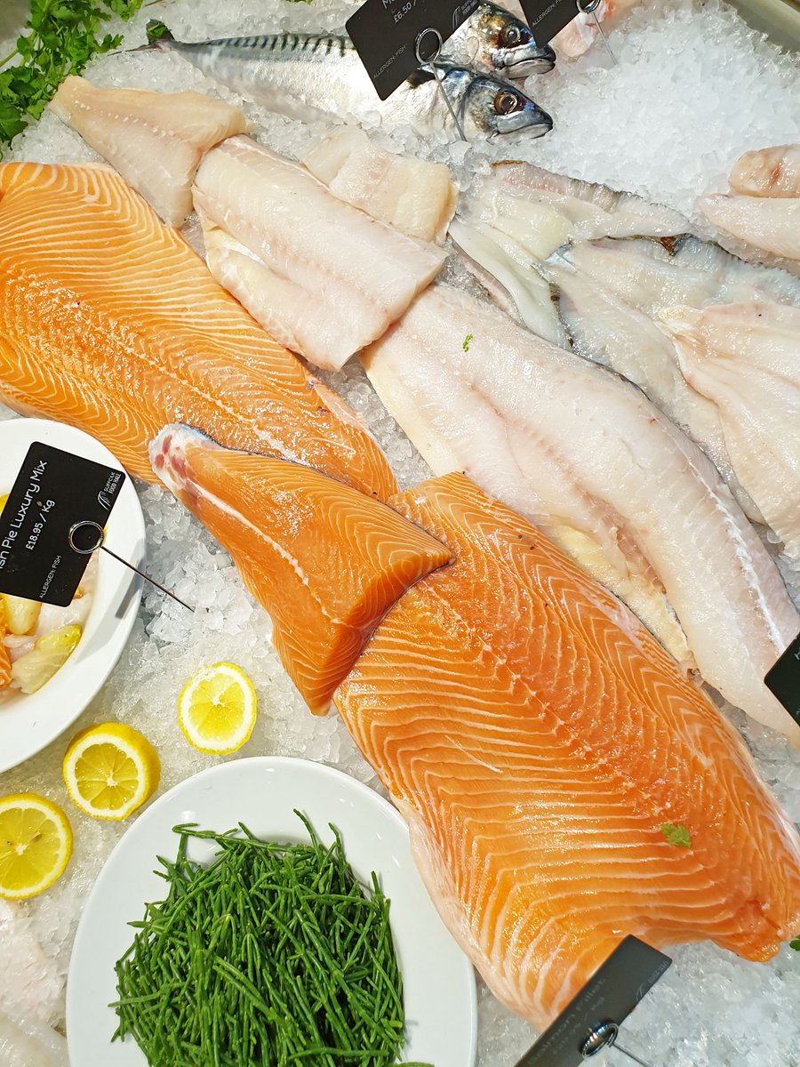 suffolkfoodhall's tweet image. #freshfishfriday The Fishmonger counter is open today and tomorrow, manned and full of fresh fish. If there's something you want but don't sea (get it, sea) please ask our member of staff and we can try and order it in for you :) You can also plaice (😜) Christmas orders too!