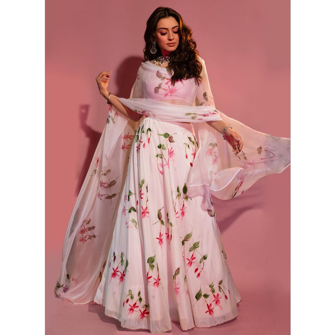 TeluguUltra's tweet photo. #HansikaMotwani is looking stunning in this floral attire. https://t.co/PeHhhfOSHE