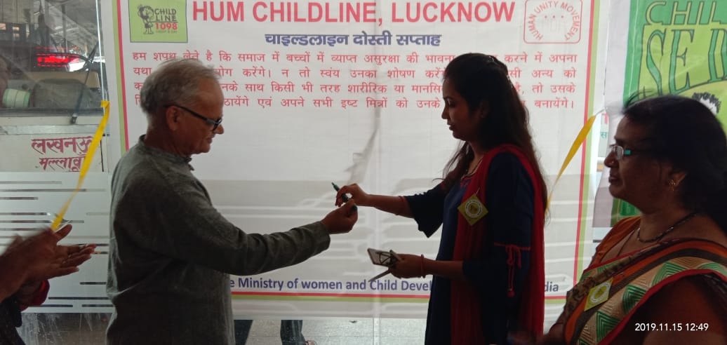 ksbbusstation's tweet photo. Signature campaign at Kaiserbagh Bus Station during Childline Friendship Week. @UPSRTCHQ
@upsrtc_lko
#saveeverychild #childline #1098 #busstation #awareness #campaign https://t.co/7fgYeE2S3u