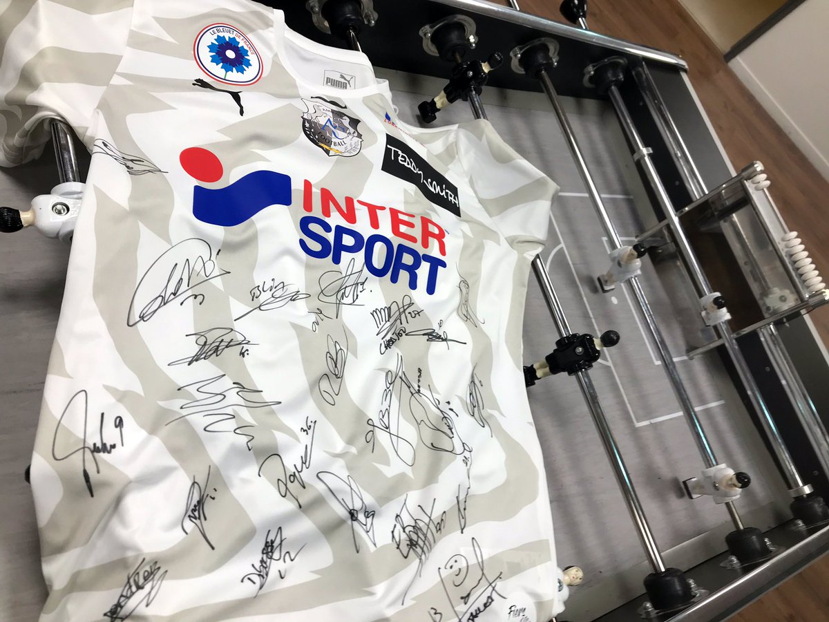 Un maillot dédicacé et floqué du Bleuet de France x Movember à gagner ! 🗳

Pour jouer :
1️⃣ RT ce tweet 🔁
2️⃣ Follow l’<a href="/AmiensSC/">Amiens SC</a> ✅

Tirage au sort le vendredi 22 novembre 🤞