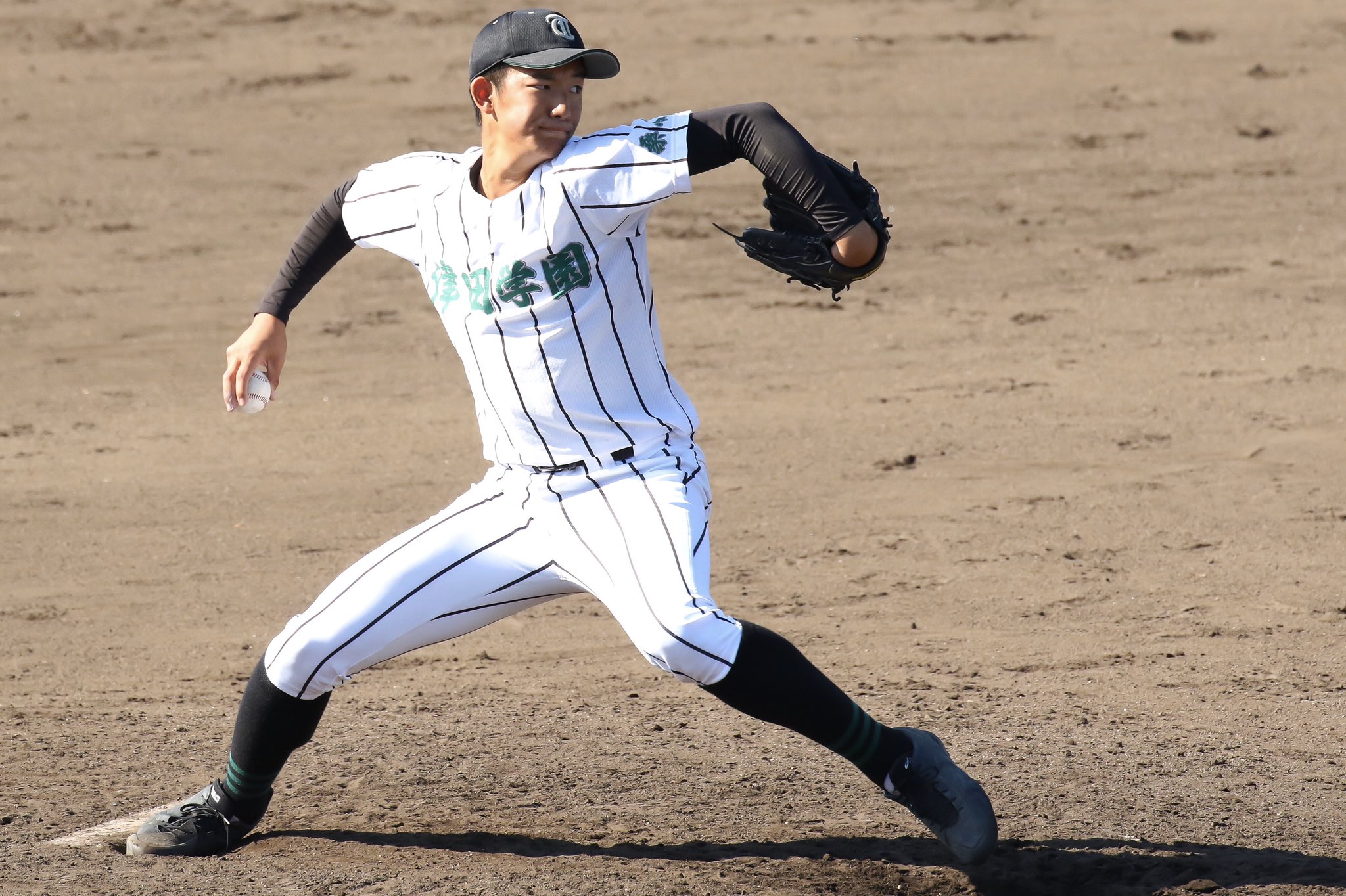 たまえパパ 第39回三重県高校野球一年生大会 津田学園の窪田勇成投手 ポテンシャルが高く今後楽しみな投手 既に注目度の高い菰野の池田翔紀投手とは左右の違いはあるが 身長 体重が全く同じ 181 78 明日の決勝は 2年後の世代を代表することになるかも