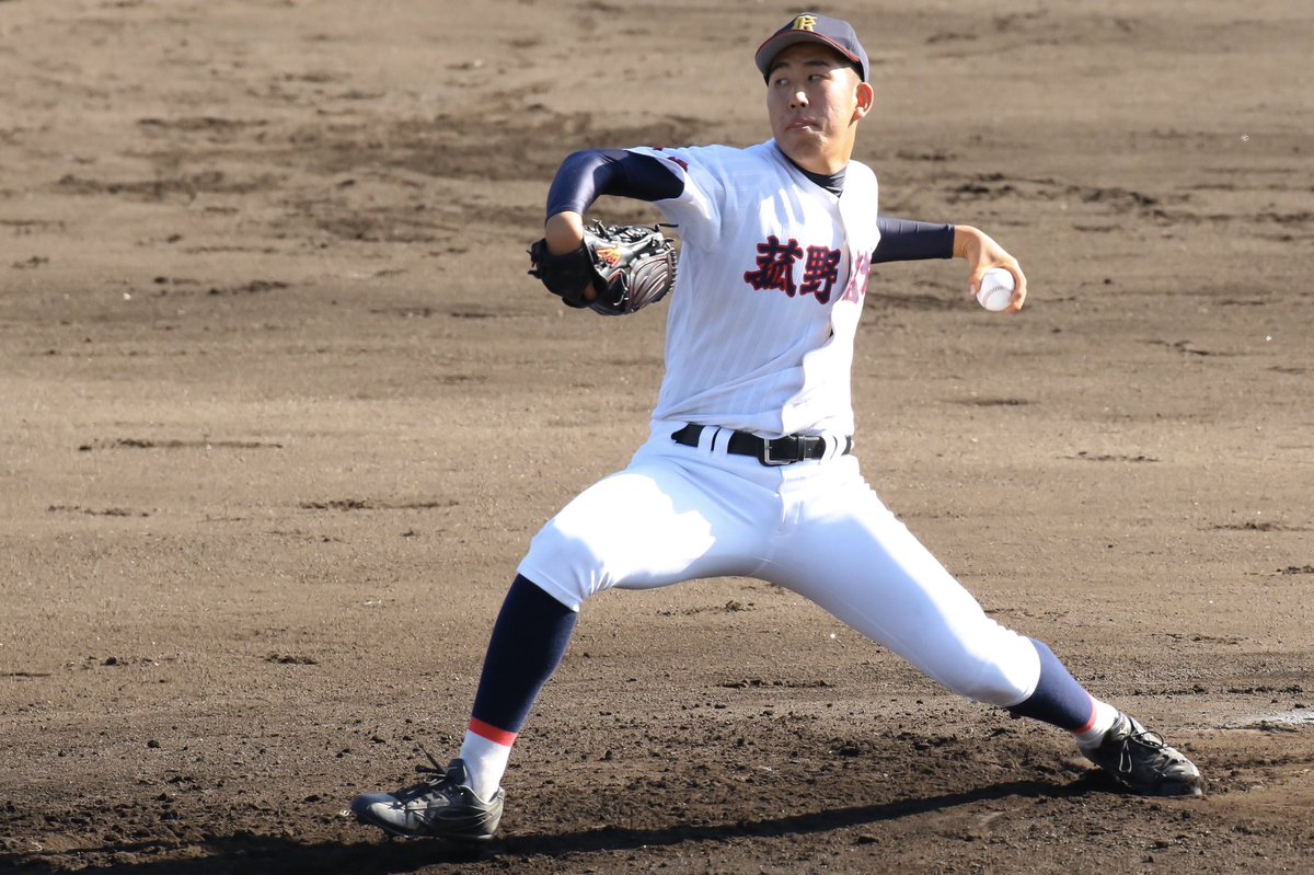 TAMAEPAPA_phot's tweet photo. 第39回三重県高校野球一年生大会
津田学園の窪田勇成投手、ポテンシャルが高く今後楽しみな投手。
既に注目度の高い菰野の池田翔紀投手とは左右の違いはあるが、身長・体重が全く同じ(181/78)
明日の決勝は、2年後の世代を代表することになるかもしれない両エースの初対決にも注目。 https://t.co/J7qMrgRazl