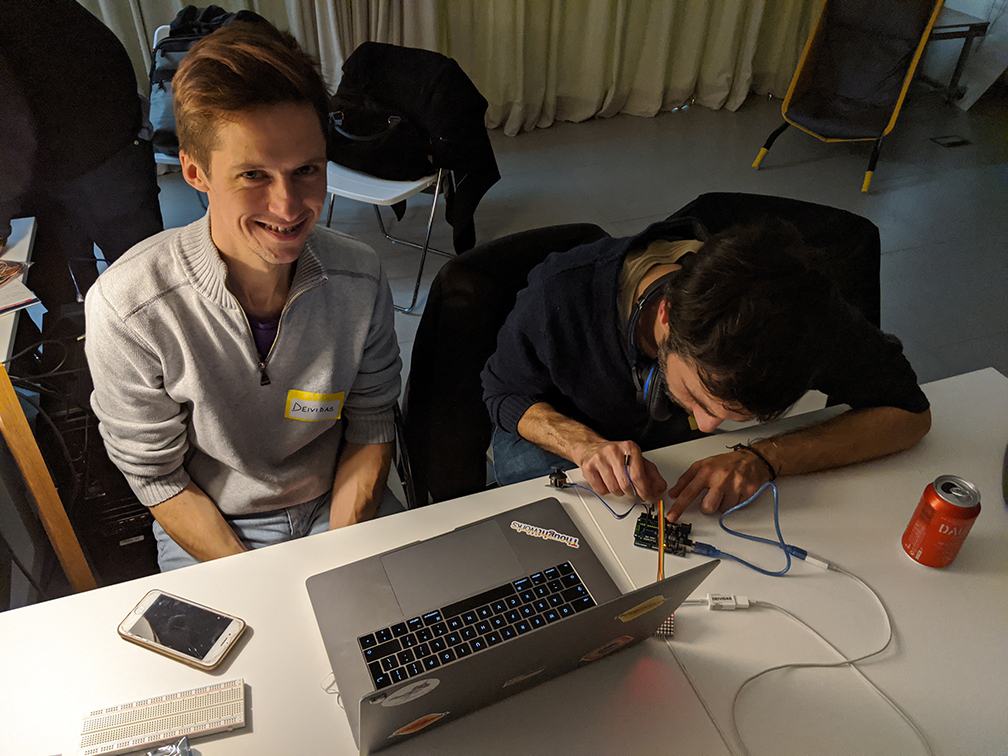 hardwarehacklab's tweet image. Some photos from last Wednesday #HardwareHackLab in @ThoughtWorksESP #Barcelona 

Join us next time meetup.com/Hardware-Hack-…