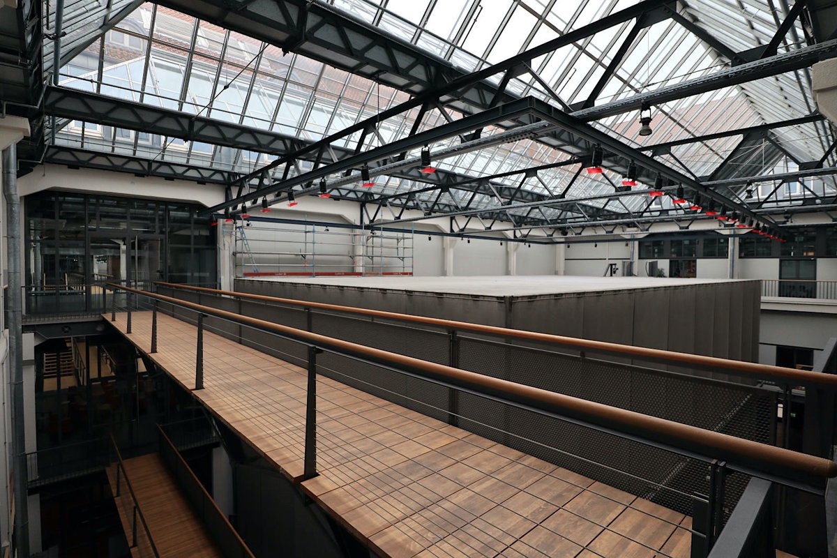 Ursprünglich als "Werkstättenhochbau A" bezeichnet und von Philipp Jakob Manz entworfen, wurde der Industriebau 1918 fertiggestellt und von 1994–2000 von Schweger Architekten umgebaut. Foto © Jan Dimog