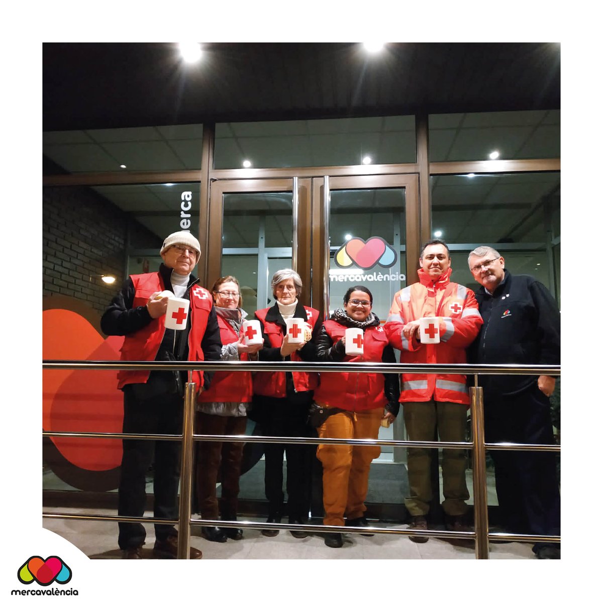 Mercavalencia1's tweet photo. ❤️El #diadelabandereta ha començat a València📍com tots els anys, 😜on comença tot, a Mercavalència 🍊. Durant la matinada han vingut les persones voluntaries de 😍@CruzRojaCV enguany per pedir col·laboració amb projectes per a persones majors 🧓#ValenciaSolidaria
@cruzrojaesp https://t.co/YA7qTI8eXr