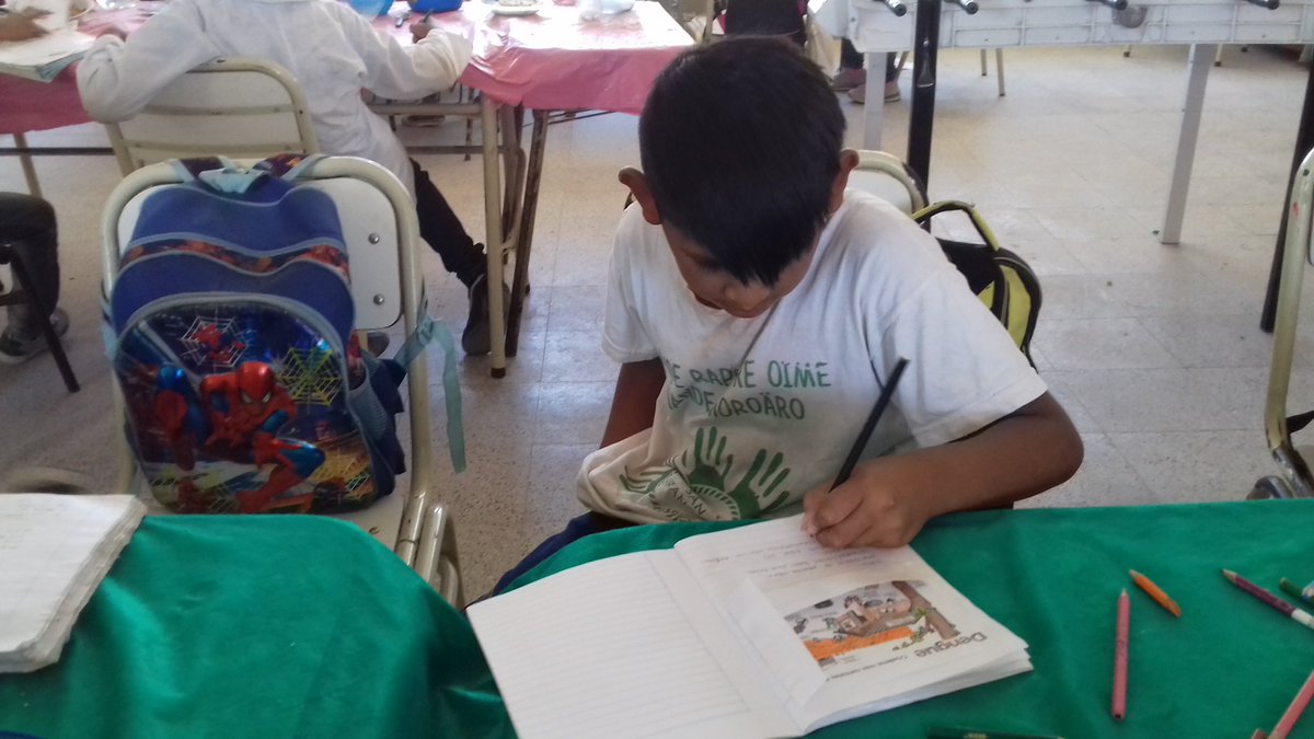 geminianana's tweet photo. 👉💙#PolíticasSocioeducativas💙👉💙#EliminemosAlMosquito💙👈👉#AedesAegypti trabajando con lengua materna 👉💙#AvaGuaraní💪💪💪👉💙 #CAI 8 Esc Indígena 4738 Juan XXIII Pichanal @patriciapinasco @fguillesaavedra @UrtubeyJM @aniberruezo @RangeonMartin @AlancayDel @artydance23 https://t.co/Sxn4hmGWm7