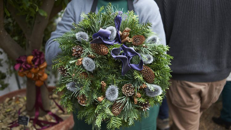 #Winterblues bringing you down? No reason to despair as @chelsea_physic_garden will be blooming with #festivespirit between Saturday 24th November &amp; Sunday 25th November. Explore over 100 stalls, indulge in #mulledwine &amp; enjoy free tours around the gardens.