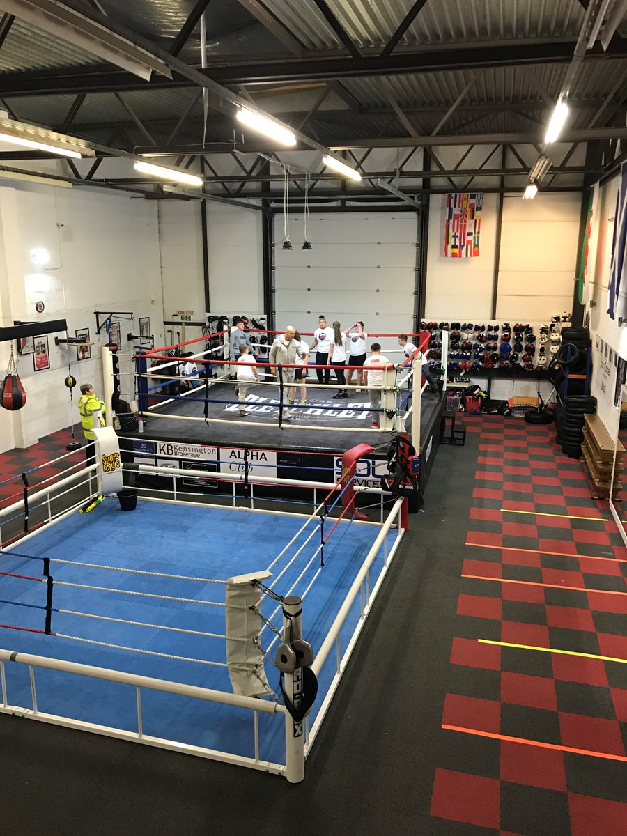 MKAsport's tweet photo. Yesterday we took 11 students who are doing the Boxing Clever programme on a trip to Bletchley Amateur boxing club. Thanks to boxing coach Kevin McCarthy for hosting us at his gym @tvp_mk https://t.co/MCPfAznFaZ