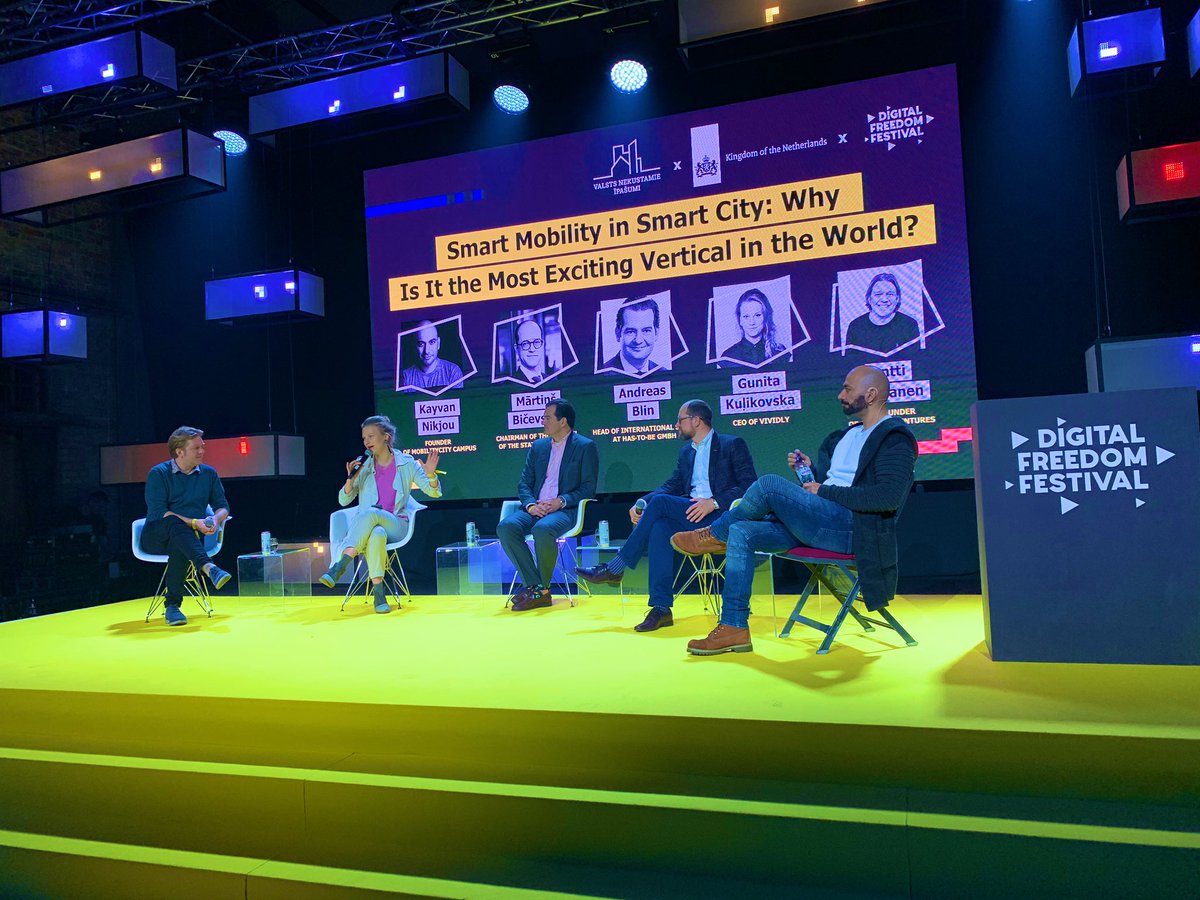 “Having different political opinions slows down mobility development. We are fighting for bicycle lines for years now in Riga.” <a href="/gunitaKU/">Gunita Kuļikovska</a> with the masterminds from around the Europe discussing benefits of the smart city on the Future Stage. 🏠