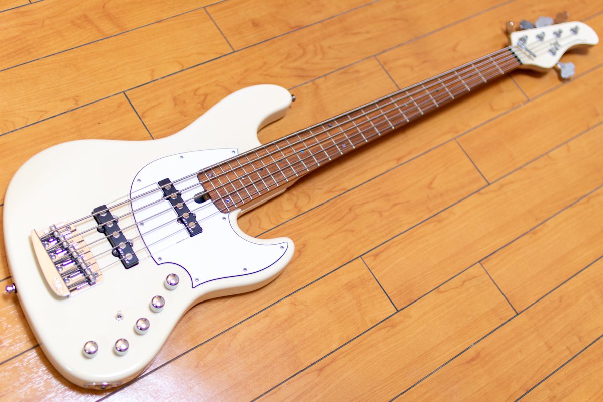 Pinkhage ぴんはげ On Twitter My New Gear Mayones Jabba Classic 5 Sleek Elite代表の広瀬さんより 長く使っているmayones Bassをメンテナンスできていないのでは という理由で なんとmayones Jabbaの5弦をプレゼントして頂きました アツすぎる
