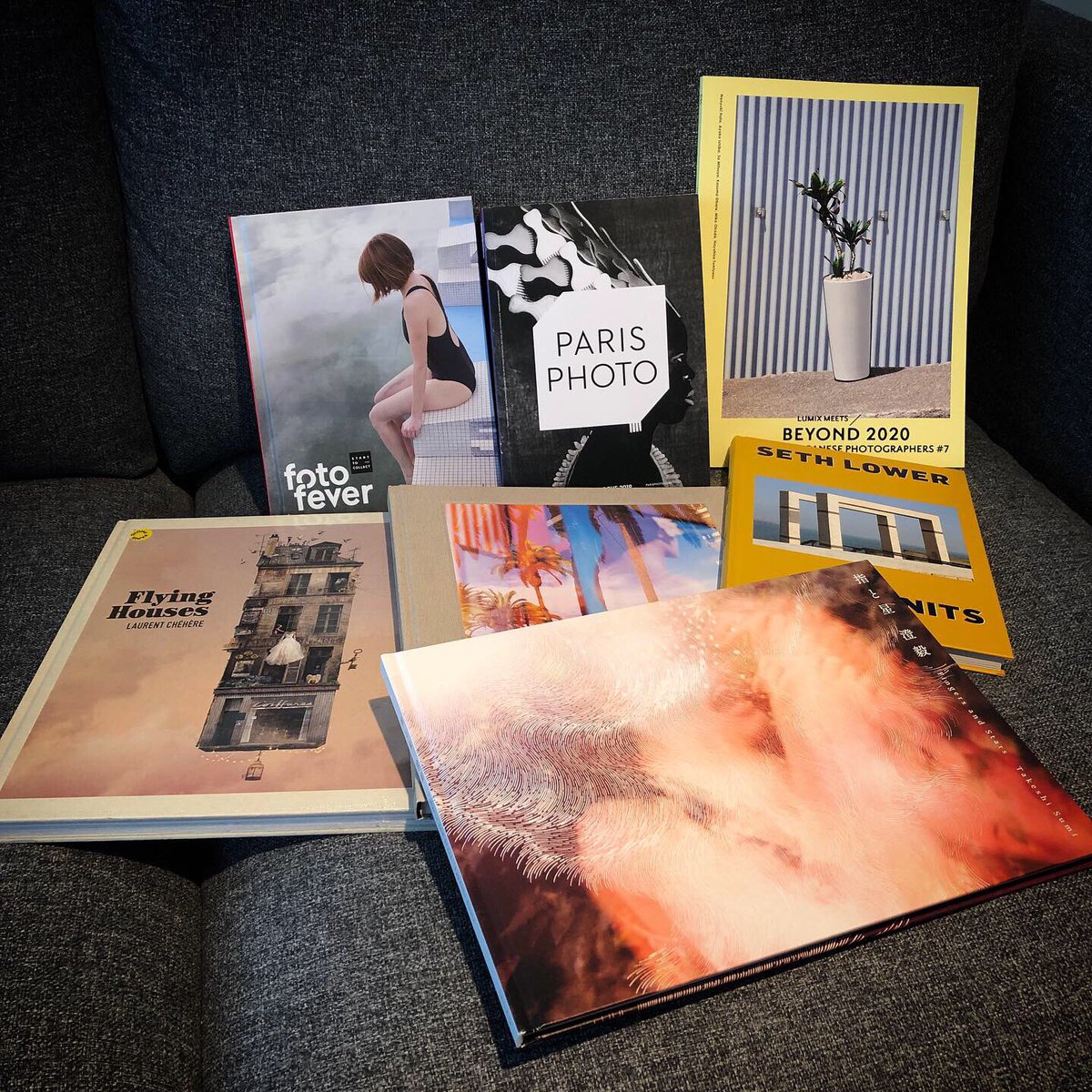 zhenmeimao's tweet photo. パリフォト周辺のイベントにも。船の本屋さんpolycopiesや日本で見られなかったBEYOND2020へ。写真集を大量買いしてホクホク(๑˃̵ᴗ˂̵) #ベルギーちょい住み #paris #polycopies #beyond2020 https://t.co/j7Ef08nDvi