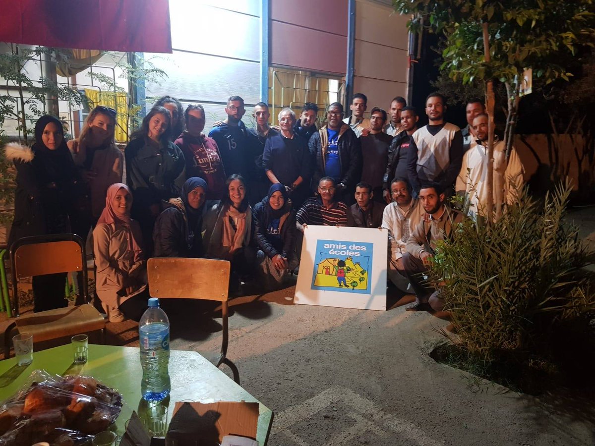 Chantier jeunes organisé par la <a href="/mlj_tarentaise/">MLJAT</a> au #Maroc. 
Visite du village et de l'association les amis des écoles.
Les jeunes démarrent la rénovation d'une école ce matin.
#MLJAT