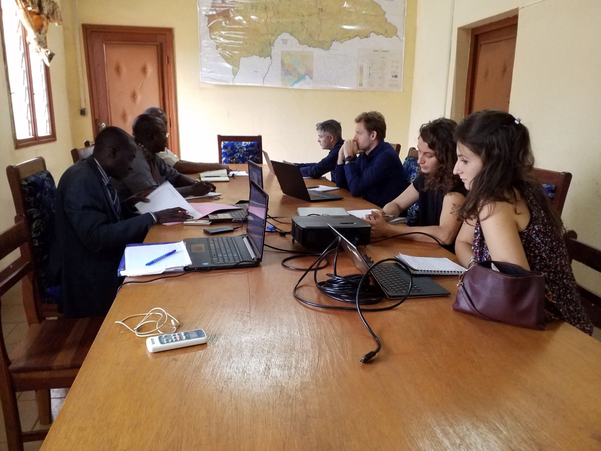 uepnddrrcaf's tweet photo. #UEPNDDRRenAction! @ACTED &amp; @uepnddrrcaf  en séance de travail, ce 15 Nov à #Bangui. Objectif s'accorder sur certains aspects de la mise en oeuvre du #PREC. @GouvCF remercie @WorldBank pour son appui, @UN_CAR. @RCA_Renaissance https://t.co/CnPu0zoQZg
