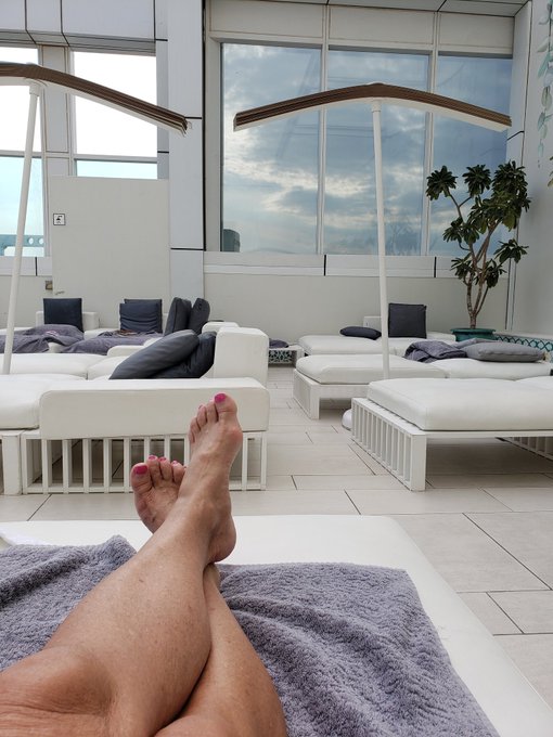 The Arabian Sun is HOT In November . #sunthebuns https://t.co/6hn12F9DN4<a href="/tag/sunthebuns"class="tags">#sunthebuns</a>