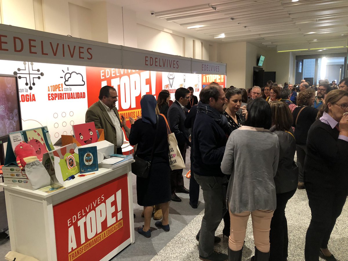 LuCurrando's tweet photo. ¡Congreseando a tope! ¡Nos lo quitan de las manos oiga! @FundacEdelvives transformando la educación. 
@CesarChorche qué bien te veo!
#transformamoslaeducación
#Neurociencia #Espiritualidad #Gamificación #CulturaMaker #Tecnología #STEAM ##Edelvivesmola! https://t.co/pfXBzxjGdj