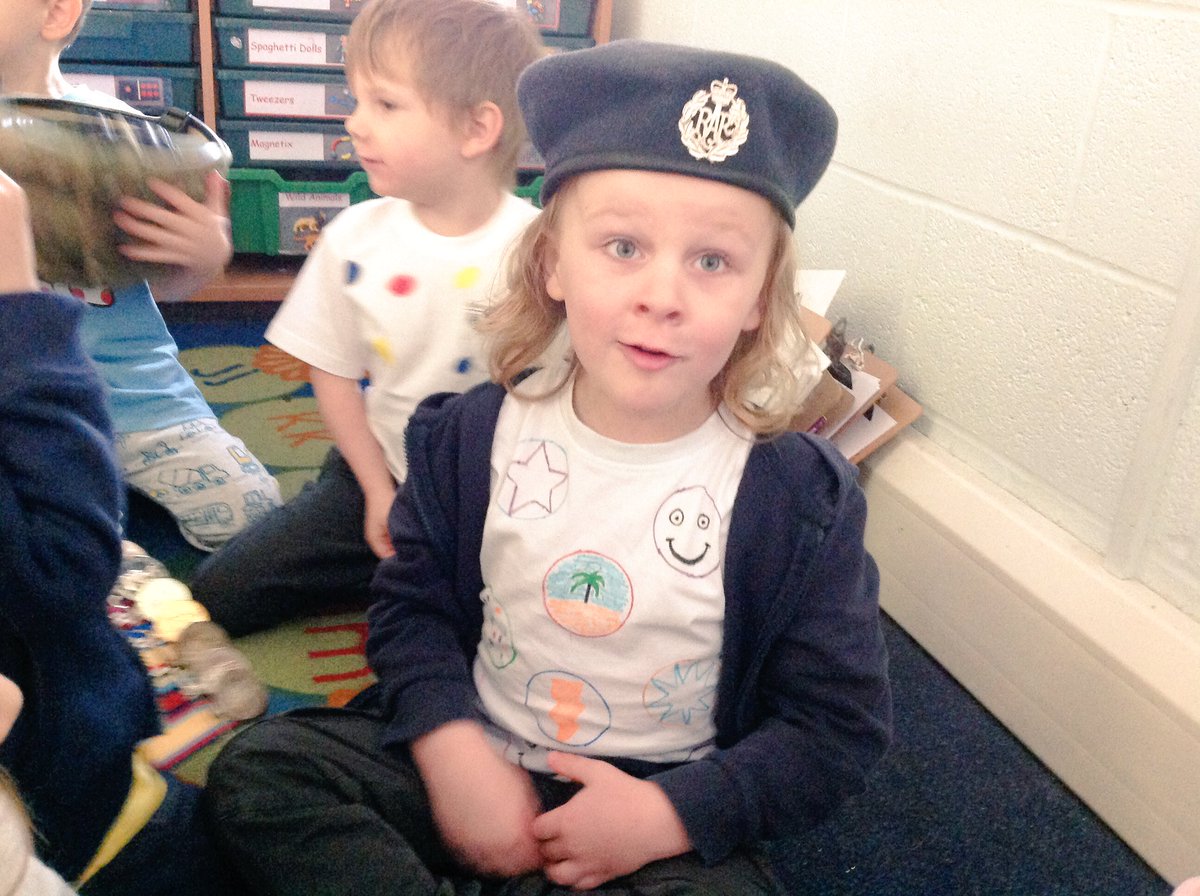 RSW_LPS's tweet photo. Thank you very much to Mr. Peggs who came to talk to us about heroes. #WorldWar2week #LPSeyfs @REC_LPS #values https://t.co/vy5YLvLO7d