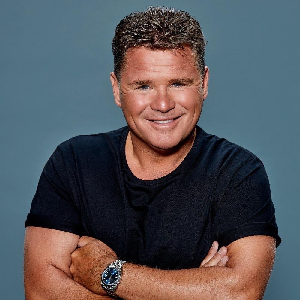 Het beloofde al 1 groot feest te worden waar ik enorm naar uit kijk !! Maar nu bekend is geworden dat Wolter Kroes ook komt zingen kan het al helemaal niet meer stuk !! Een avond om nooit meer te vergeten !! Zijn jullie er ook bij ? barneydome.nl #barneydome #BARNEYARMY