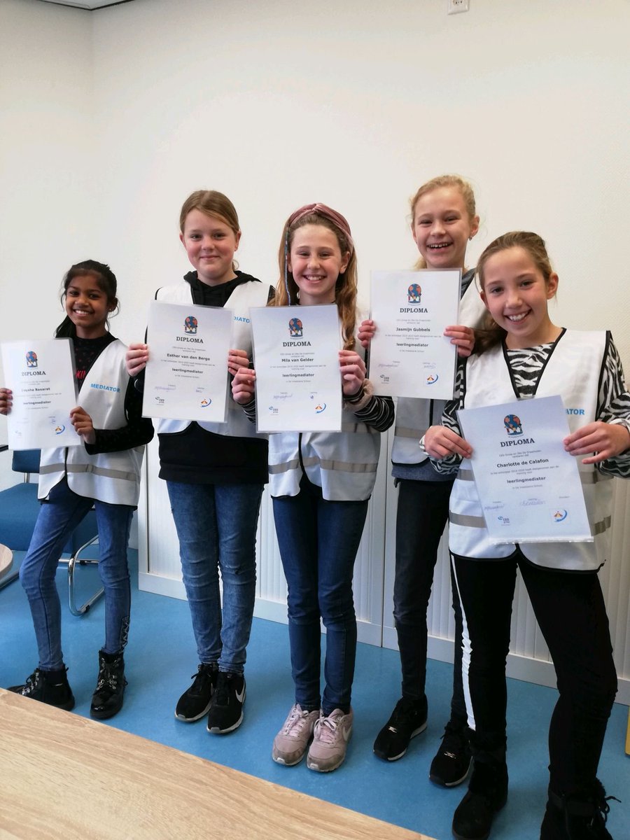 Obsdedraaimolen's tweet photo. Trots op onze nieuwe mediatoren! @VreedzameSchool https://t.co/2VX9SaRu5l