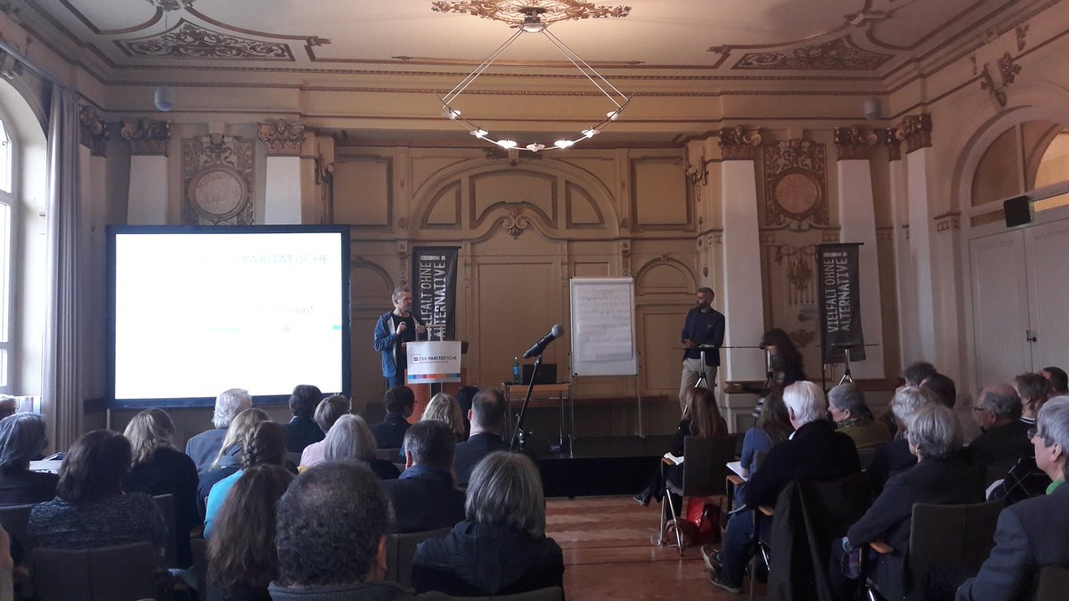 #tagdesparitätischen in Wuppertal.  Beim Forum Zivilgesellschaft gegen Rechtsextremismus und-populismus mit Toralf Staudt (Keynote) wird klar: Wir müssen viel stärker Haltung für unsere #FDGO zeigen!