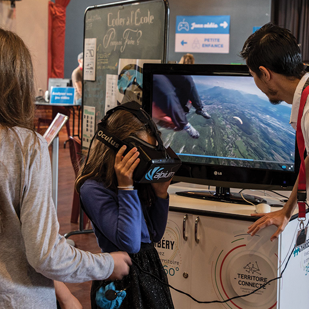 GrandChambery's tweet photo. 🤖 Le Salon : être parent à l'ère #numérique / #connectons-nous 2019, c'est ce week-end au #Phare à #Chambéry! 🤖 ➡ https://t.co/gEO64nhyFT https://t.co/DmtXl2Rx1a