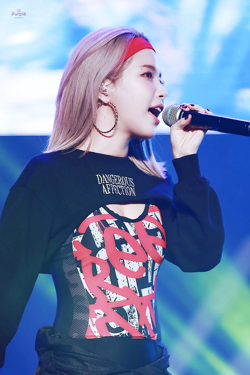 Purple910221's tweet photo. 191114 'reality in BLACK' FAN SHOWCASE

https://t.co/J5GViuIMee
https://t.co/CCcNgLGMCM

#마마무 #솔라 https://t.co/HzmbSidyQU