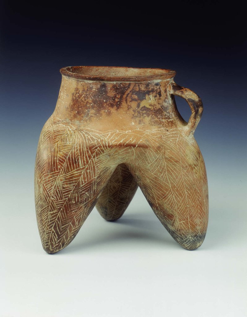 TheMEAA's tweet photo. The Qijia Culture (2200 BC - 1600 BC) was one of the earliest bronze cultures in China & lived on the Upper Yellow River! They were also known for their red pottery, made entirely by hand without a wheel! #NeolithicHistory #ChineseHistory #ChinesePottery #NeolithicPottery https://t.co/BaxwY34w1g