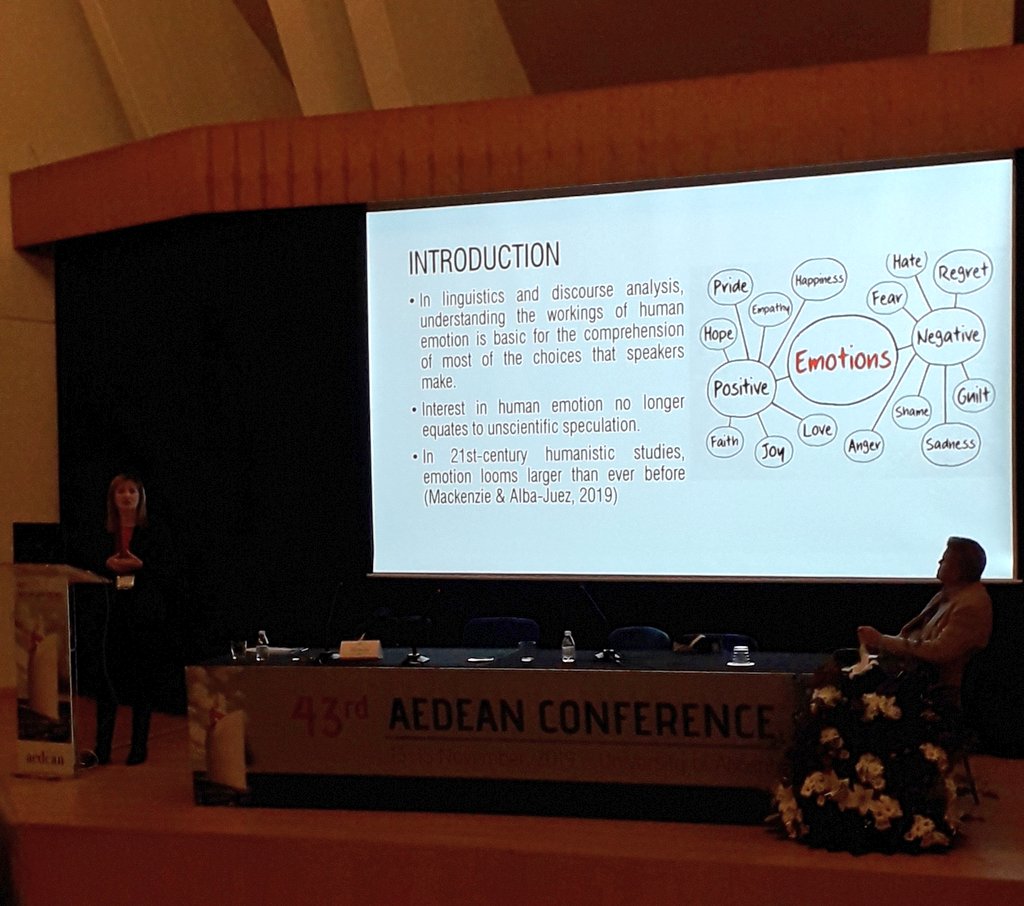 LuciaSR94's tweet photo. Prof. Alba-Juez on  a more comprehensive approach to the multilevel and overreaching presence of emotions in discourse. #AEDEAN19 @aedean2019 https://t.co/9auZOusoqn
