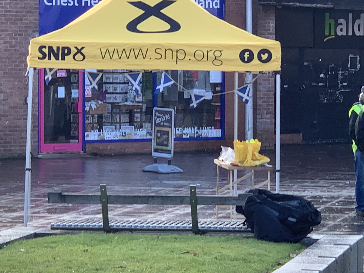 morry247's tweet image. Brilliant, The good people of Carluke are avoiding @theSNP pop up echo chamber like the plague #WeeTidesPlague #ElsieFactor #TideHasTurned #BrownshirtScabbies