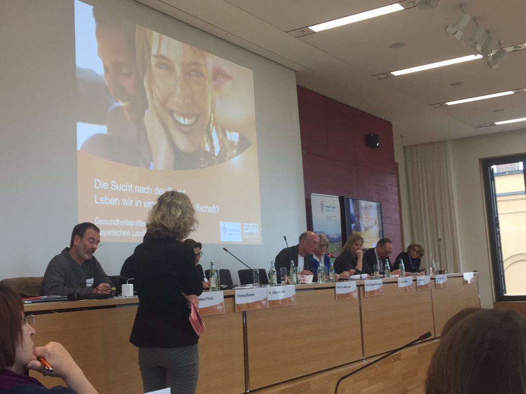 wirstiftung's tweet photo. #DAK #HealthCareBayern #BayerischerLandtag „#SuchtnachderSucht“ #Referate #Projekte #hochkarätigesPodium ABER: Keine #Betroffenenvertretenden  auf dem Podium -> Warum?
Ich frage: „Kann nicht jeder in jedem Alter süchtig werden?“ und: Warum werden Angehörige nicht  thematisiert“? https://t.co/XSa1UtPJiD