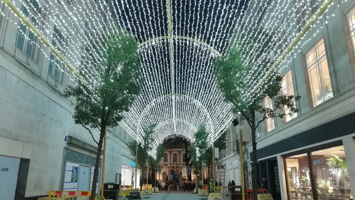 LpoolBIDcompany's tweet image. The day is finally here, we are switching on Liverpool Light Spectacular tonight! Join us from 4.30pm for the first showing ✨

During 10-minute shows you can expect to hear from Christmas royalty Mariah Carey, The Beatles, David Foster and more🎵🎶

#ChristmasInLiverpool 🎄