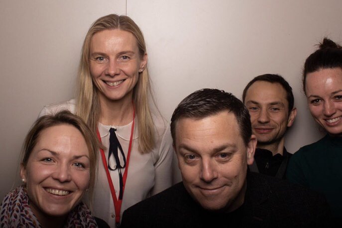 adriane_langela's tweet photo. Danke ‚alte Hasen‘! Die neuen Gesichter tauchen hier zwar noch nicht auf, aber wir mögen dieses kleine Format schon jetzt.
#networkingcafe #twitternewbie #excitingedu #twitterlehrerzimmer
@MjFritze @halfman1334 @MrBrauweiler @ebel_saskia @Mr_Airless @_jauch
@mobileatschool https://t.co/sDE3TIBEQf