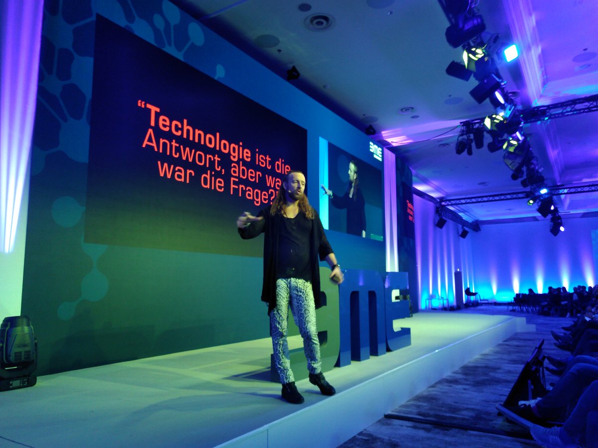 Rockiger Vortrag mit einer Mischung aus Wirtschaft, Philosophie und Kabarett von <a href="/AndersIndset/">anders indset</a>.
#pacesetter