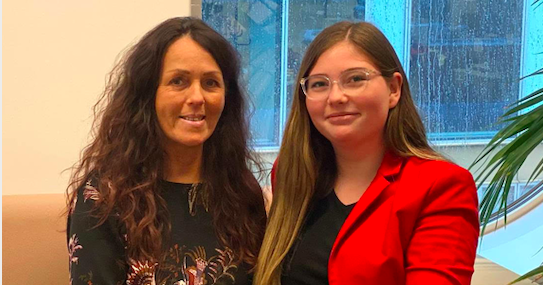 werkenvoornl's tweet photo. #topcollega - Op haar laatste dag zet stagiaire Julia Ruskauff haar stagebegeleidster Monique Tortolero in het zonnetje: https://t.co/sGlvyxV5cb. @Rijkswaterstaat #Rijksoverheid https://t.co/ztNnivUzu2