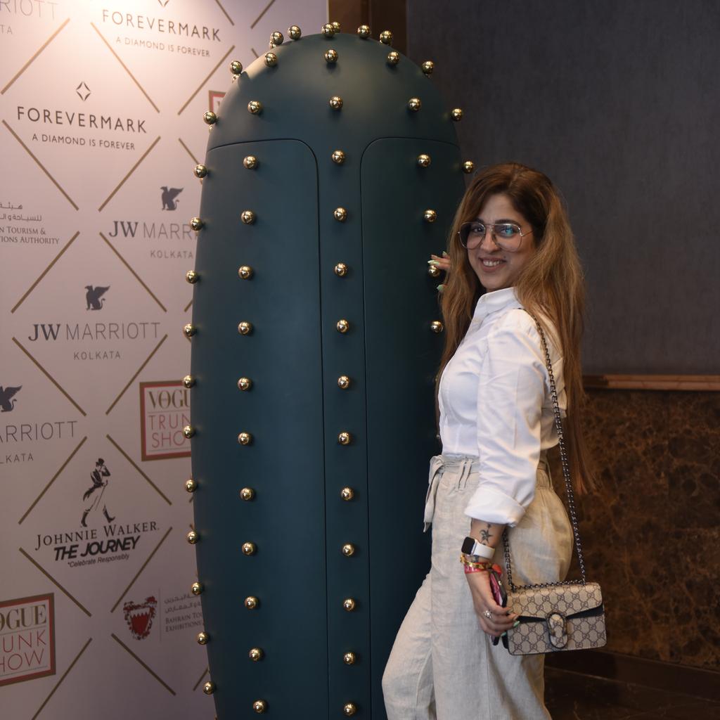 Luxe_Scarlet's tweet photo. The best poses were struck with #ScarletSplendour's #Mimi #Ciuco and #Oasis cabinets.
#scarletsplendour #comeshome #homecoming #kolkata #thetwistedbrunch #vogueindia #voguetrunkshow #jwmarriott #kolkatadiaries #brunch #event #passioniseverything #actor #cabinet #brunchdiaries https://t.co/XH4lhLADvC