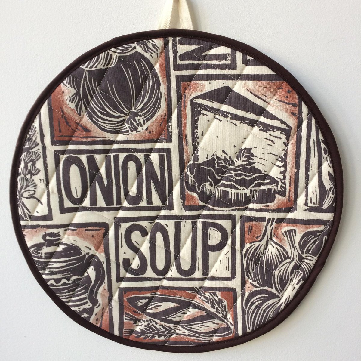 Ron_HowlingMoon's tweet photo. Looking for heat resistant pads for your Aga. Beautiful linocut print of recipe on organic cotton. Many designs all handmade and Rayburn style too @kate_guy_ 
#rangecooking #Cooking #Aga #Rayburn #kitchens #kitchendecor 
@AGA_Official https://t.co/bj9stTd7Nb