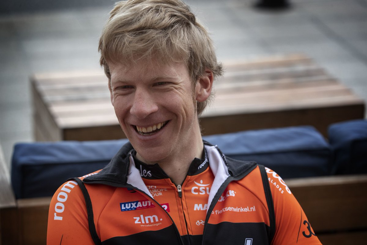 roompot_charles's tweet photo. Congratulations on your career, @HuubDuyn. All the best in the future! 🖤🧡 https://t.co/DqkSbKAr9h
