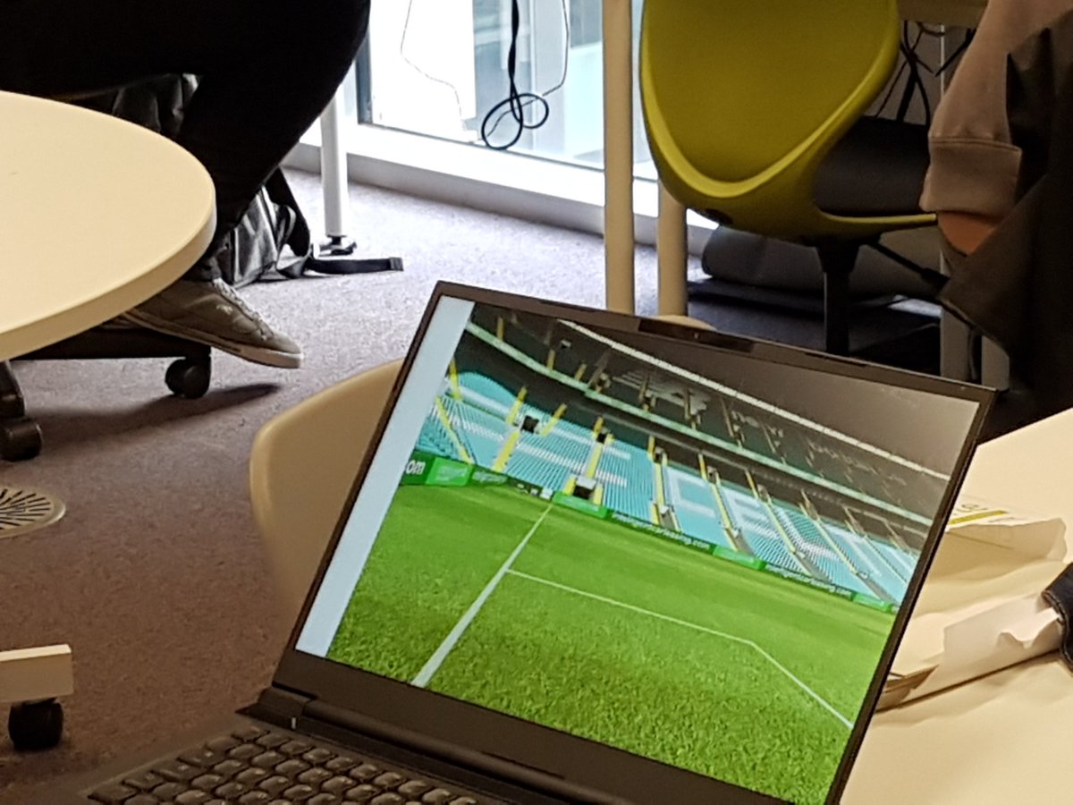 biglhist's tweet image. Students getting a taste of the future courtesy of @VisualLane