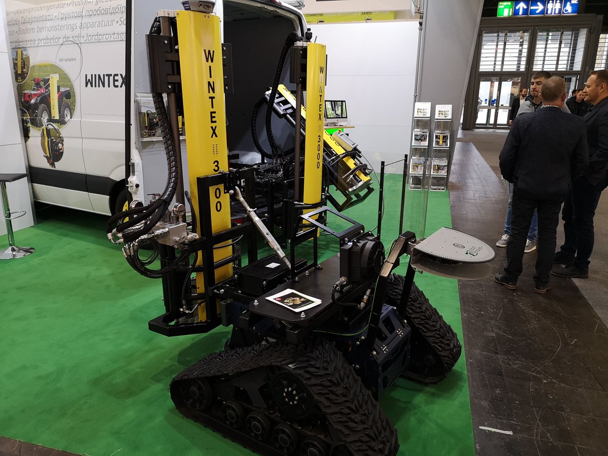 robotmakersgmbh's tweet photo. Auch in Halle 15 sind wir mit zwei unserer intelligenten @MattroEMobility Bock vertreten. Diese sind mit dem #Autonomiekit #RowCropPilot ausgestattet. Schaut gerne auf den Ständen von #WintexAgro und #SICK vorbei. https://t.co/rWZL2G3tRK