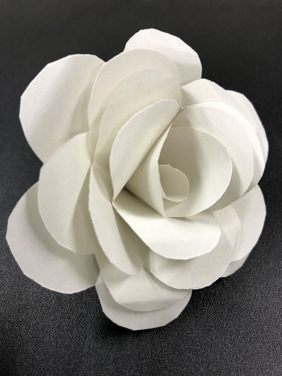 ちゃに とっても簡単なバラの作り方を教えてもらったのだ 作り方はリプに続く T Co 90ccfzf6tc Twitter ちゃに とっても簡単なバラの作り方を教えてもらったのだ 作り方はリプに続く T Co 90ccfzf6tc Twitter