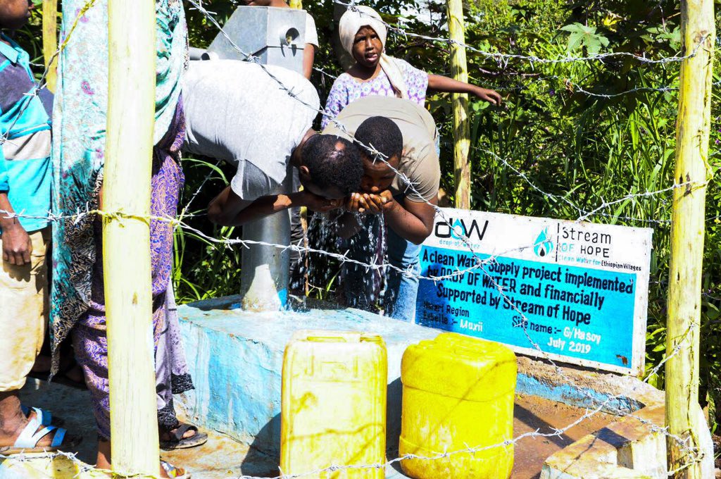 dropofwaterorg's tweet photo. @dropofwaterorg newest project Stop-Harar. የገንደ አሊ ነዋሪዎች ንፁህ ውሀ እየጠጡ ነው #CleanWater #ruralcommunities #Ethiopia https://t.co/YIUr7FXg4C