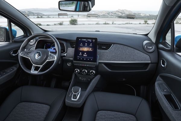 SDTech_Eq's tweet image. Comment Renault embarque des fils recyclés à bord de sa nouvelle Zoé bit.ly/374MR0x @renault_fr #industrie #automobile #vehiculeelectrique #recyclage #filrecycle #textile #materiau