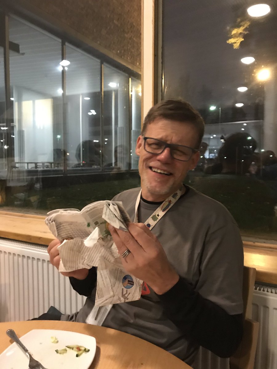 KaisaMKarhu's tweet photo. Tapio ei vielä ole digiajassa 😉. Käsillä kovia kokenut bussiaikataulu #ohohanke #UniJy https://t.co/cZJFpGD9oN