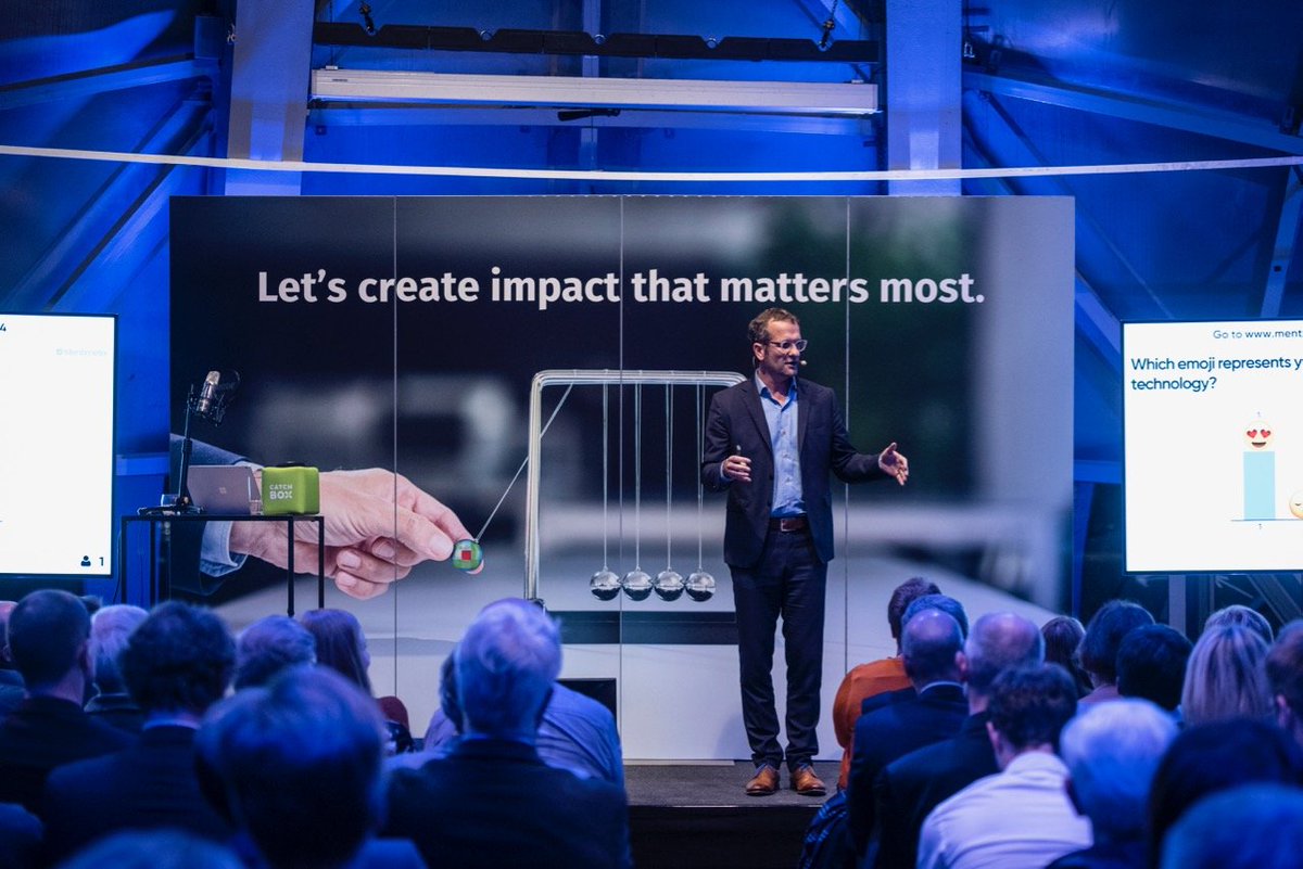 WoltersKluwerBE's tweet photo. Een bijzonder succesvol Wolters Kluwer event was het woensdag in het Atomium. We verzamelden onze Expert Community om samen na te denken over de impact van digitalisering en over wat AI nu wél en niet kan. Geniet mee van de sfeerbeelden! https://t.co/bevqrSEk4v