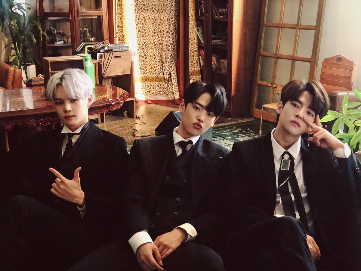 [#빅톤] 미모와 수트가 다 한 인터뷰🕰
#세준 &amp; #병찬 &amp; #수빈 이의 카카오X72초 ‘옥희의 인터뷰’가 공개되었습니다😎
깜짝 비하인드 사진과 함께
지금 바로 만나요💙💛

🎥 bit.ly/2CNwwiQ

#VICTON #nostalgia #그리운밤
#SeJun #ByungChan #SuBin
#옥희의_인터뷰