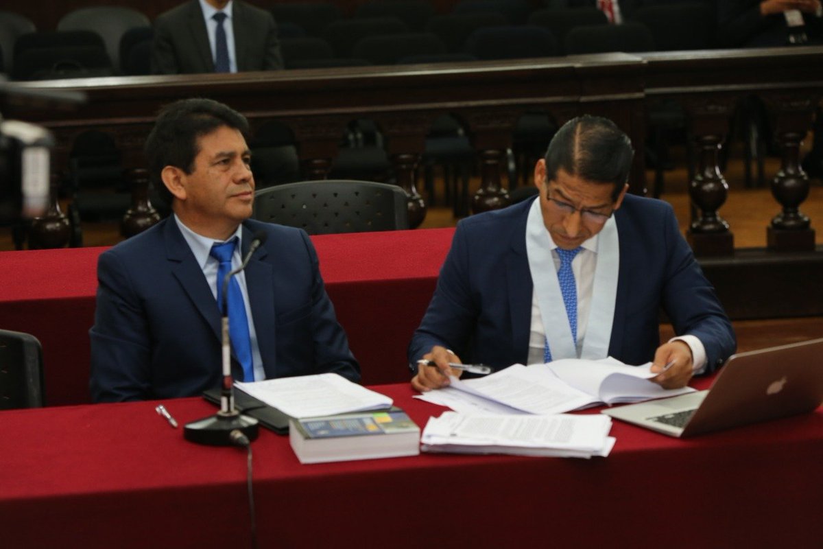 Poder_Judicial_'s tweet photo. #Ahora. Juzgado Supremo de Investigación Preparatoria realiza audiencia de impedimento de salida del país contra fiscal supremo #TomásGálvez, investigado por cohecho, tráfico de Influencias y otros. https://t.co/ELZ1pI7KCG
