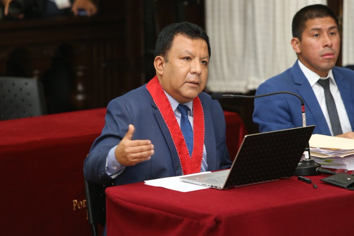 Poder_Judicial_'s tweet photo. #Ahora. Juzgado Supremo de Investigación Preparatoria realiza audiencia de impedimento de salida del país contra fiscal supremo #TomásGálvez, investigado por cohecho, tráfico de Influencias y otros. https://t.co/ELZ1pI7KCG