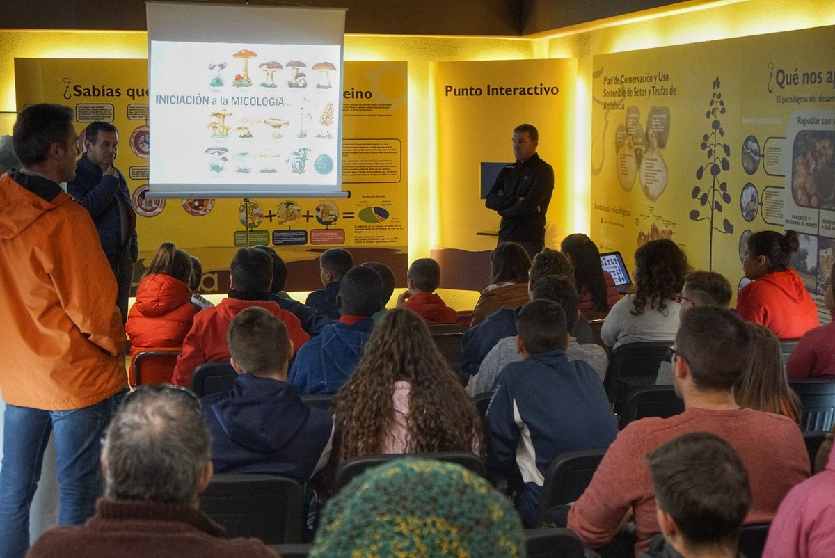 MicoAbla's tweet photo. Comienzan las XV Jornadas Micológicas Abulenses #micoAbla en #Abla #Almeria, Carlos Javier Catalicio Gómez da una conferencia de iniciación a la micología a alumnos del IES Sierra Nevada de #Fiñana y del CEIP Joaquín Tena Sicilia de Abla.
#viveAbla https://t.co/wUTIPP1OnM