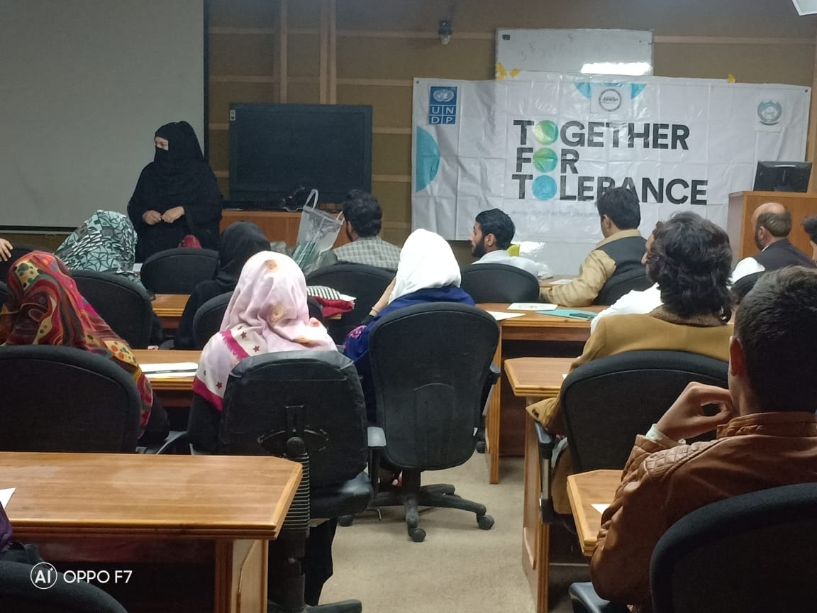 TFTolerance's tweet image. TFT Team from University of Science and Technology, Bannu recently conducted an amazing session on Peace and Tolerance in their University to inculcate the message of peace and tolerance.

#HumaraAzm
#Srengthening_Student_Bodies
#TogetherForTolerance
#TeamBannu